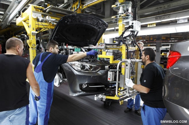 2012-bmw-3-series-production-23