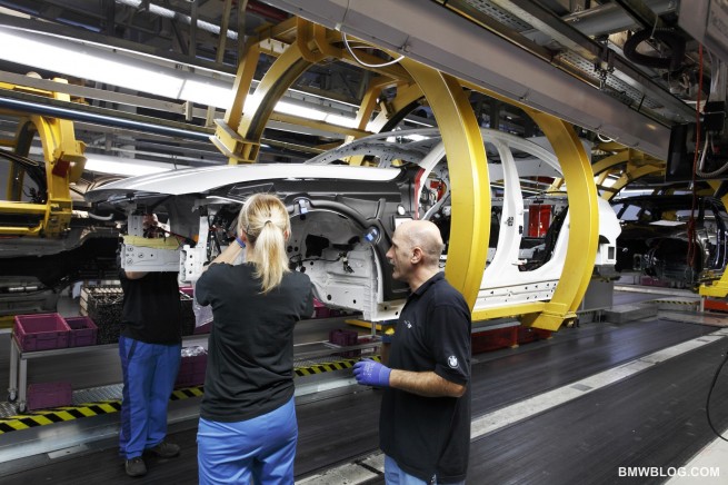 2012-bmw-3-series-production-28