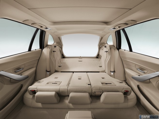 2012-bmw-3-series-touring-30