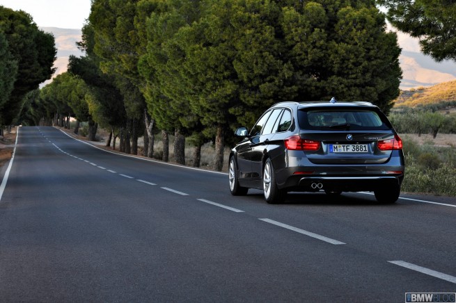 2012-bmw-3-series-touring-39