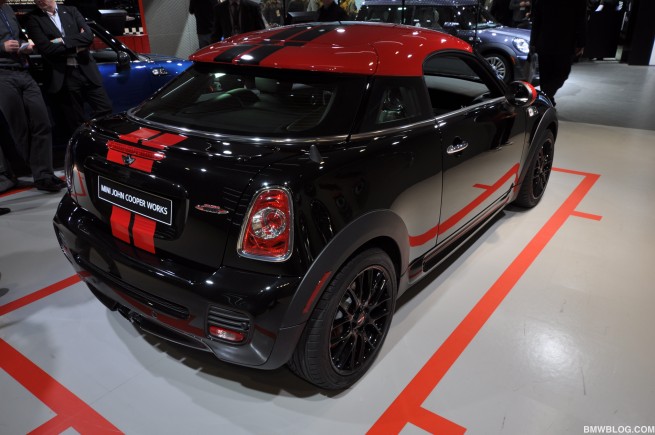 2012-detroit-auto-show--231