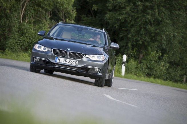 2013-bmw-3-series-touring-140