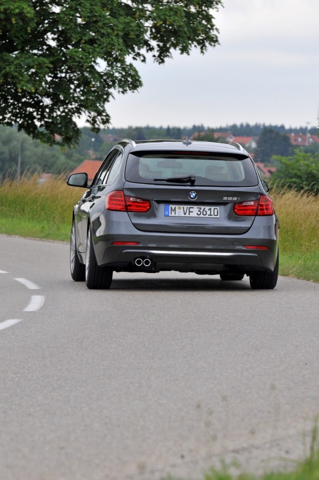 2013-bmw-3-series-touring-144