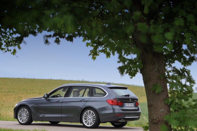 2013-bmw-3-series-touring-165