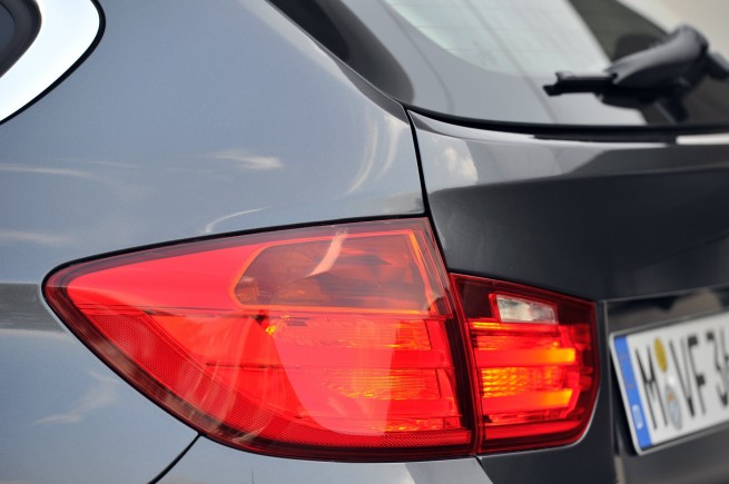 2013-bmw-3-series-touring-211