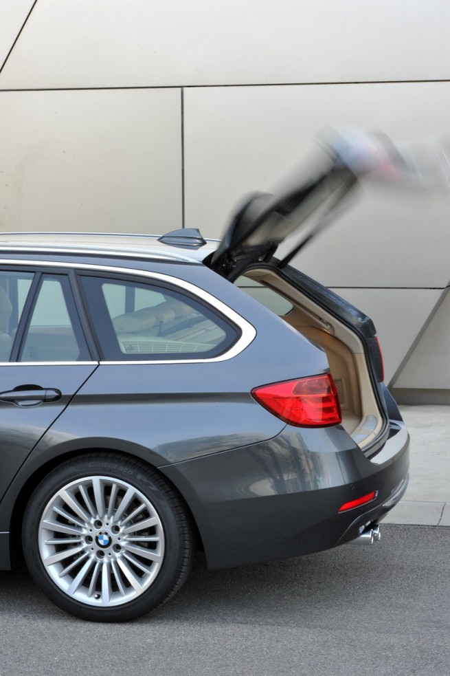 2013-bmw-3-series-touring-224