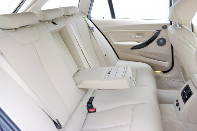 2013-bmw-3-series-touring-241
