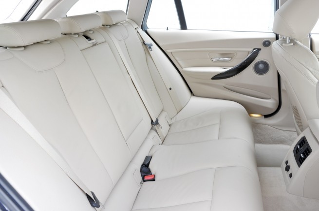 2013-bmw-3-series-touring-242