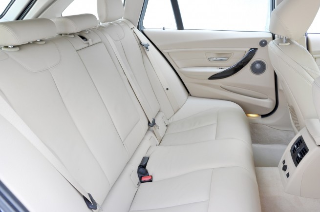 2013-bmw-3-series-touring-246