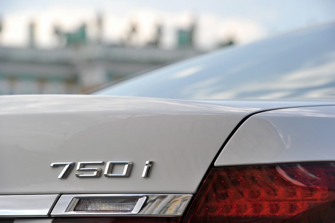 2013-bmw-7-series-08