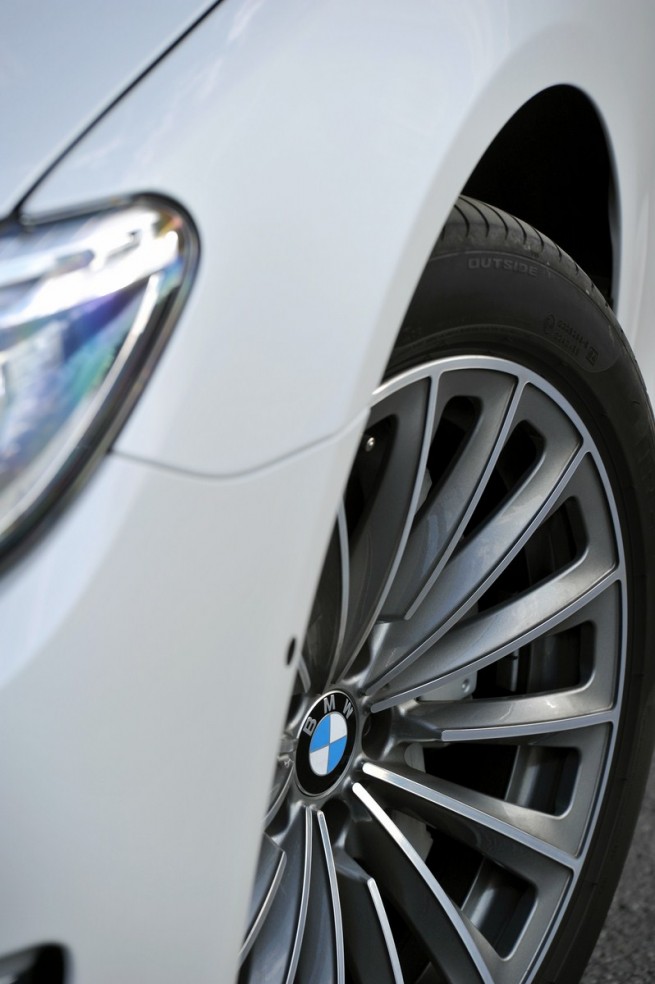 2013-bmw-7-series-10