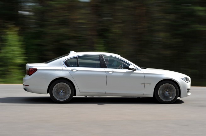2013-bmw-7-series-11