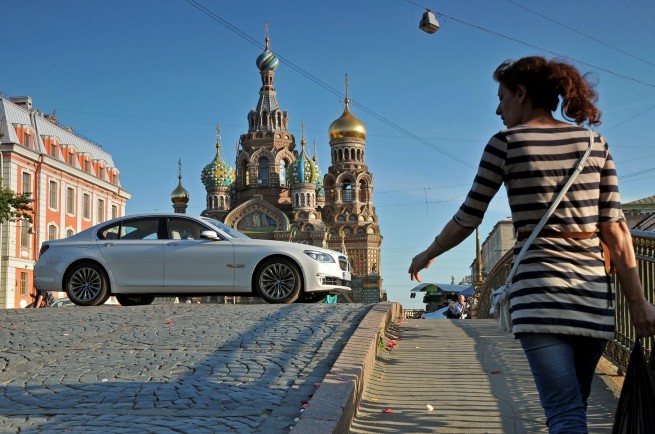 2013-bmw-7-series-17