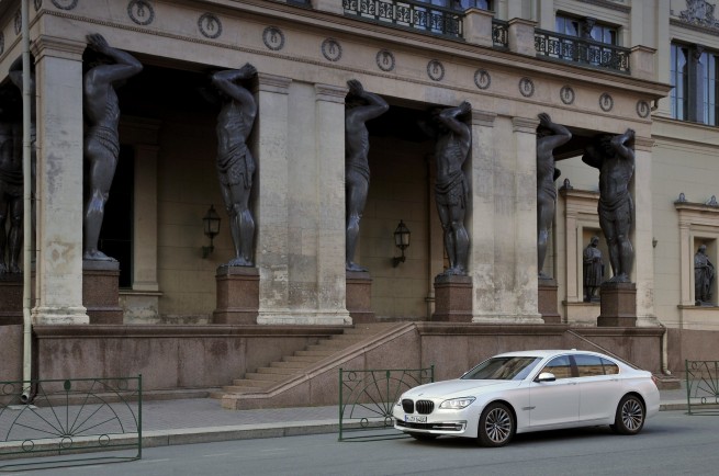 2013-bmw-7-series-24