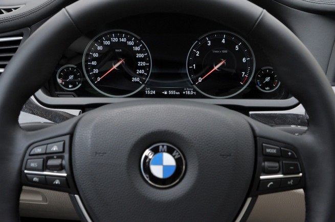 2013-bmw-7-series-29