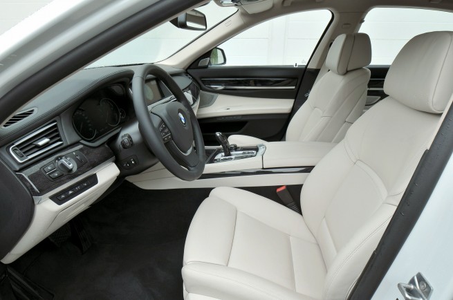 2013-bmw-7-series-31