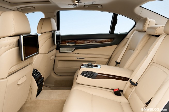 2013-bmw-7-series-32