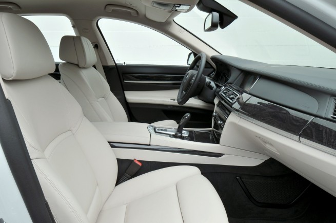 2013-bmw-7-series-36