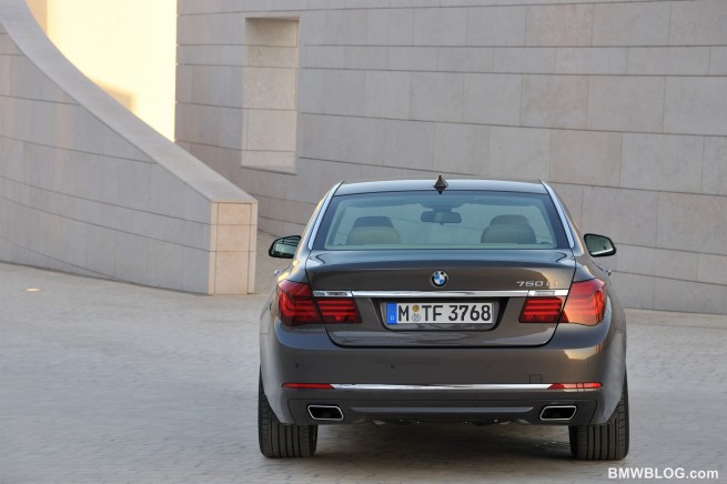2013-bmw-7-series-37