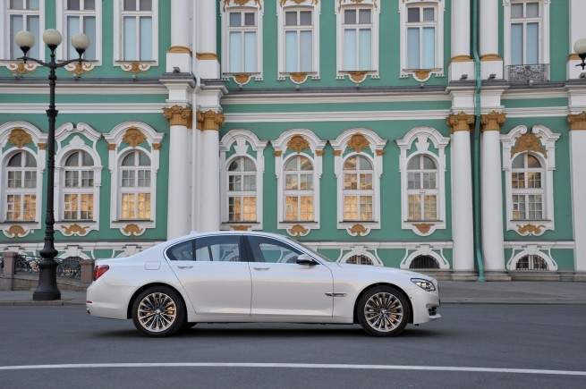 2013-bmw-7-series-38