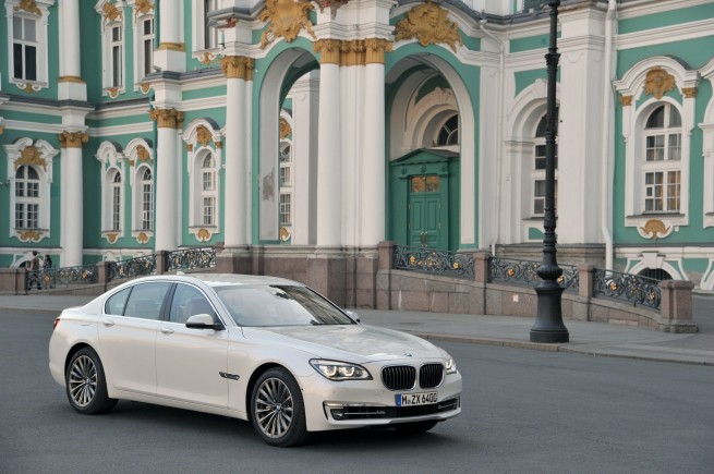 2013-bmw-7-series-42