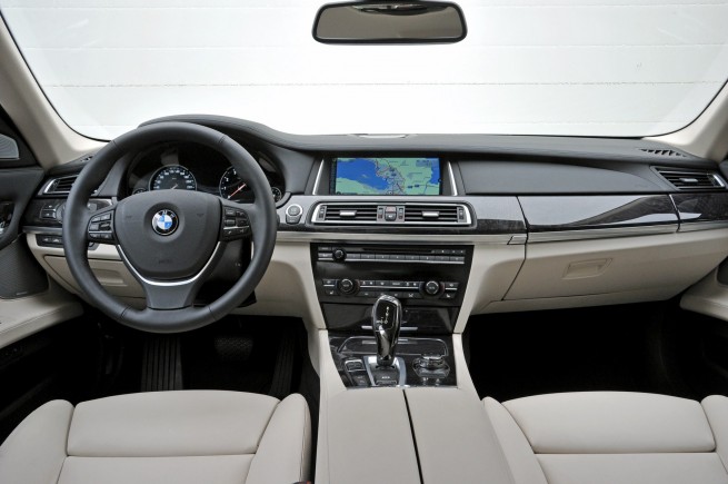 2013-bmw-7-series-43