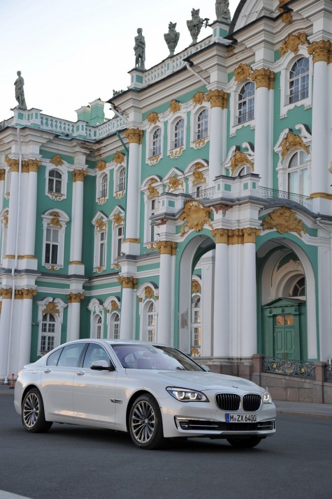 2013-bmw-7-series-47