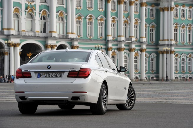 2013-bmw-7-series-48