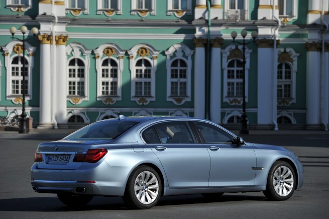 2013-bmw-7-series-hybrid-11