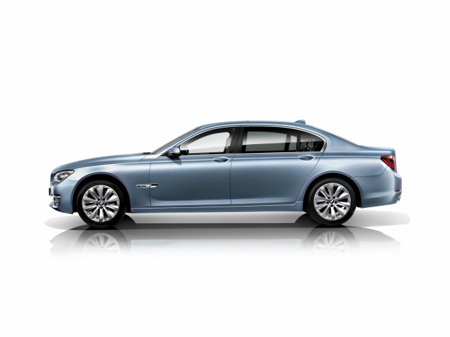 2013-bmw-7-series-hybrid-12