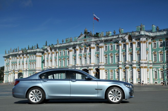 2013-bmw-7-series-hybrid-16
