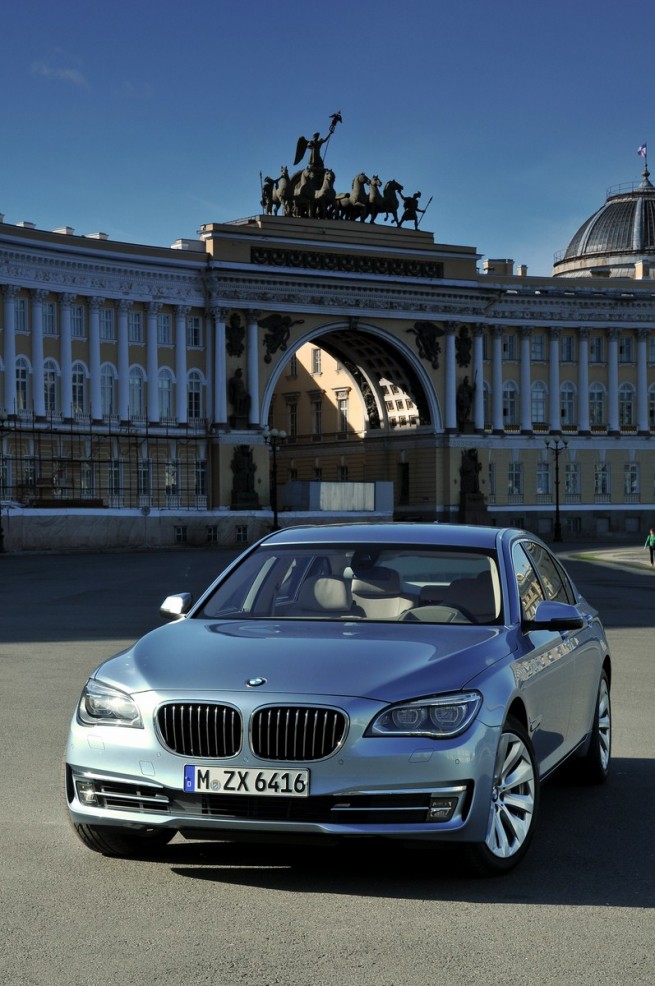 2013-bmw-7-series-hybrid-17