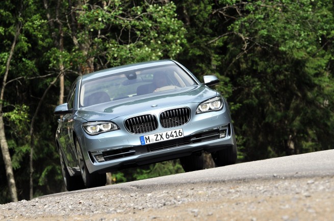 2013-bmw-7-series-hybrid-19