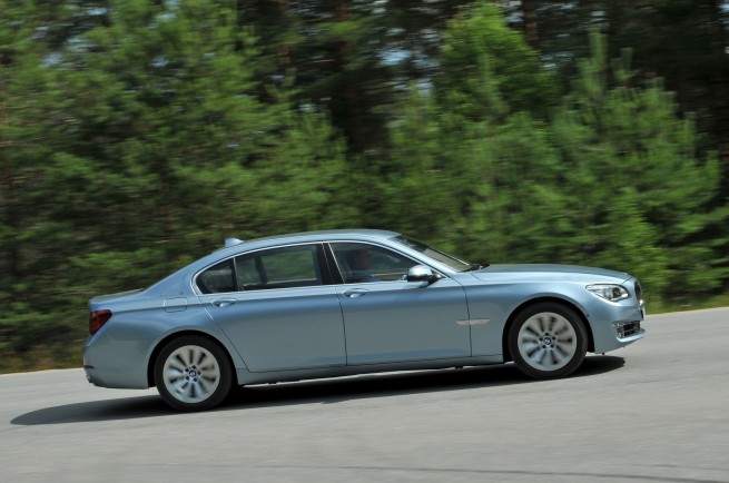 2013-bmw-7-series-hybrid-24