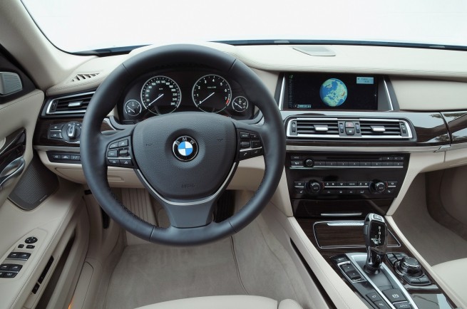 2013-bmw-7-series-hybrid-25