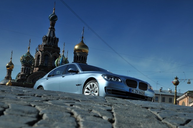 2013-bmw-7-series-hybrid-26