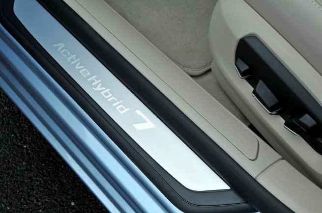 2013-bmw-7-series-hybrid-27