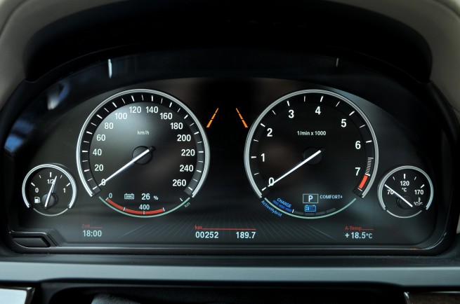 2013-bmw-7-series-hybrid-28