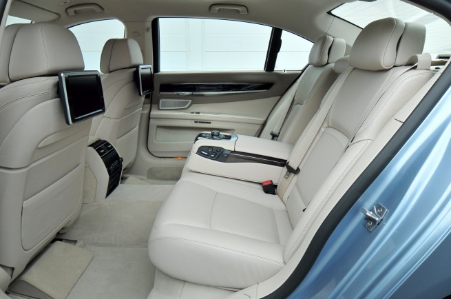 2013-bmw-7-series-hybrid-33