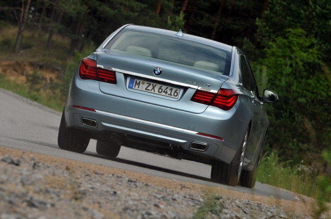 2013-bmw-7-series-hybrid-35