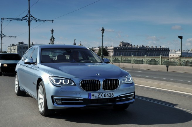 2013-bmw-7-series-hybrid-37
