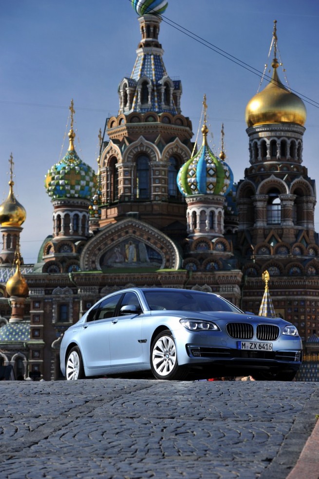 2013-bmw-7-series-hybrid-39