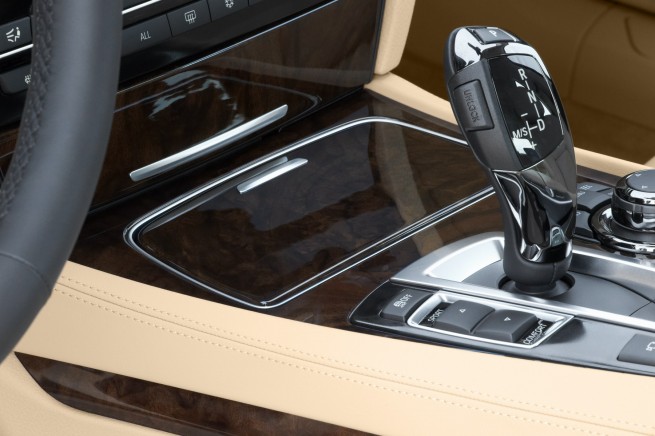2013-bmw-7-series-interior-03
