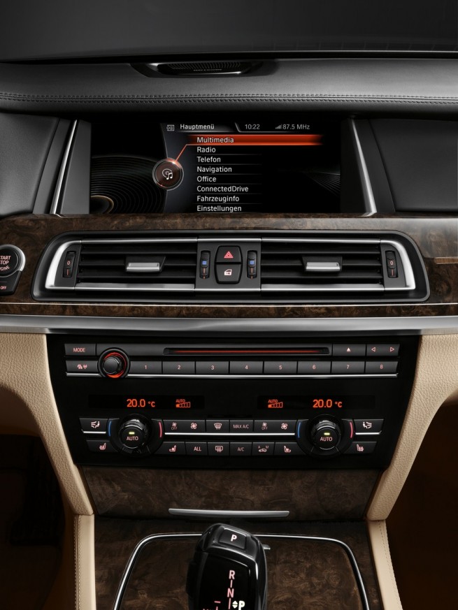 2013-bmw-7-series-interior-10
