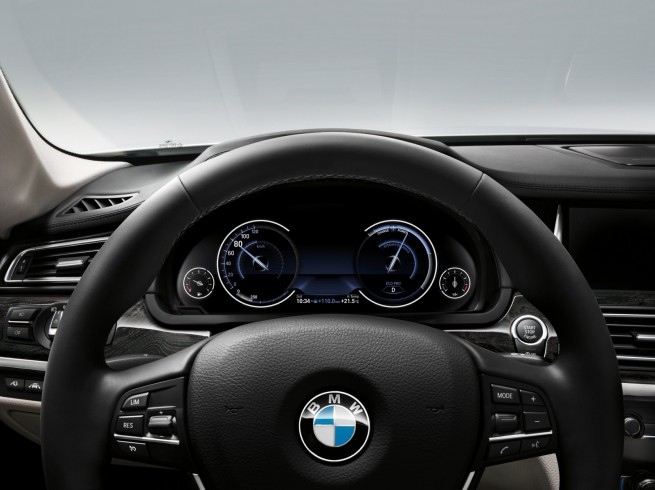 2013-bmw-7-series-interior-13