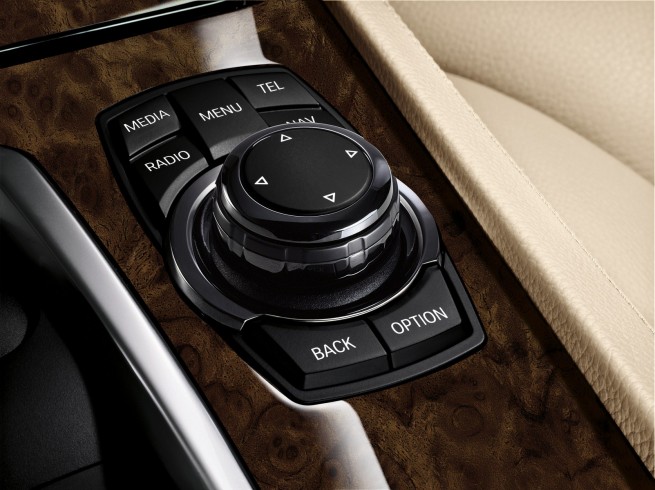 2013-bmw-7-series-interior-16