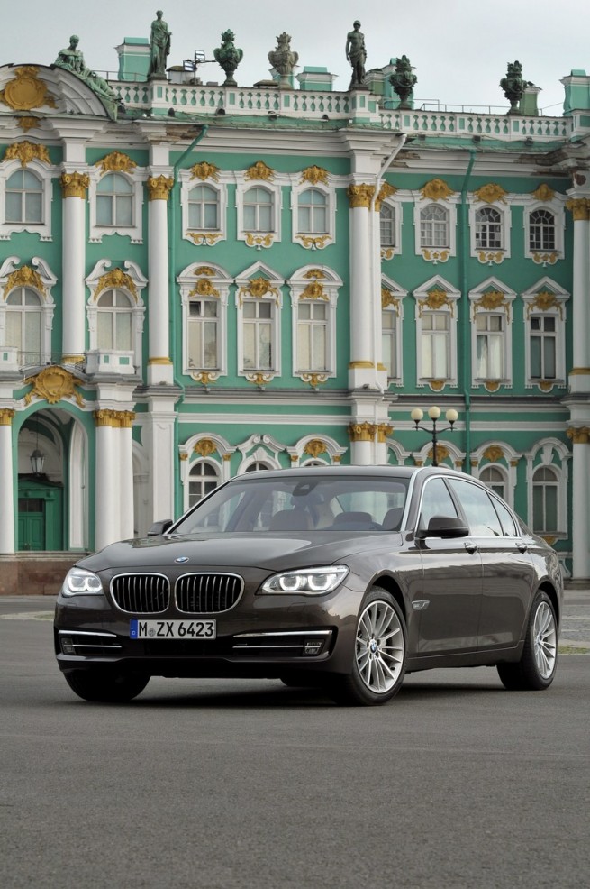 2013-bmw-7-series-long-wheelbase-14
