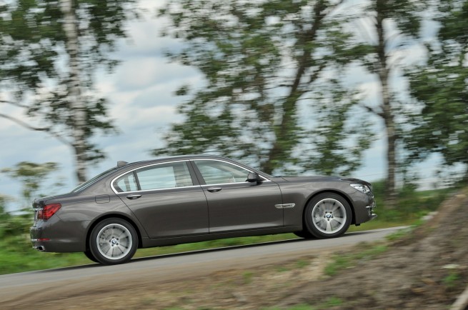 2013-bmw-7-series-long-wheelbase-24