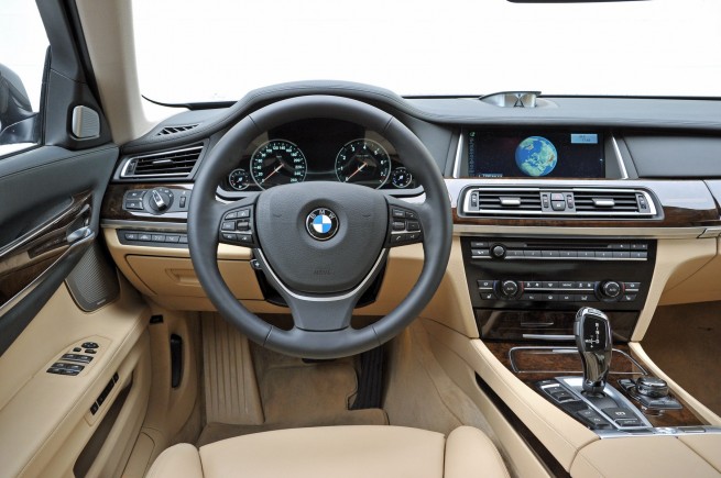 2013-bmw-7-series-long-wheelbase-32