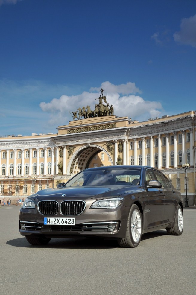 2013-bmw-7-series-long-wheelbase-35